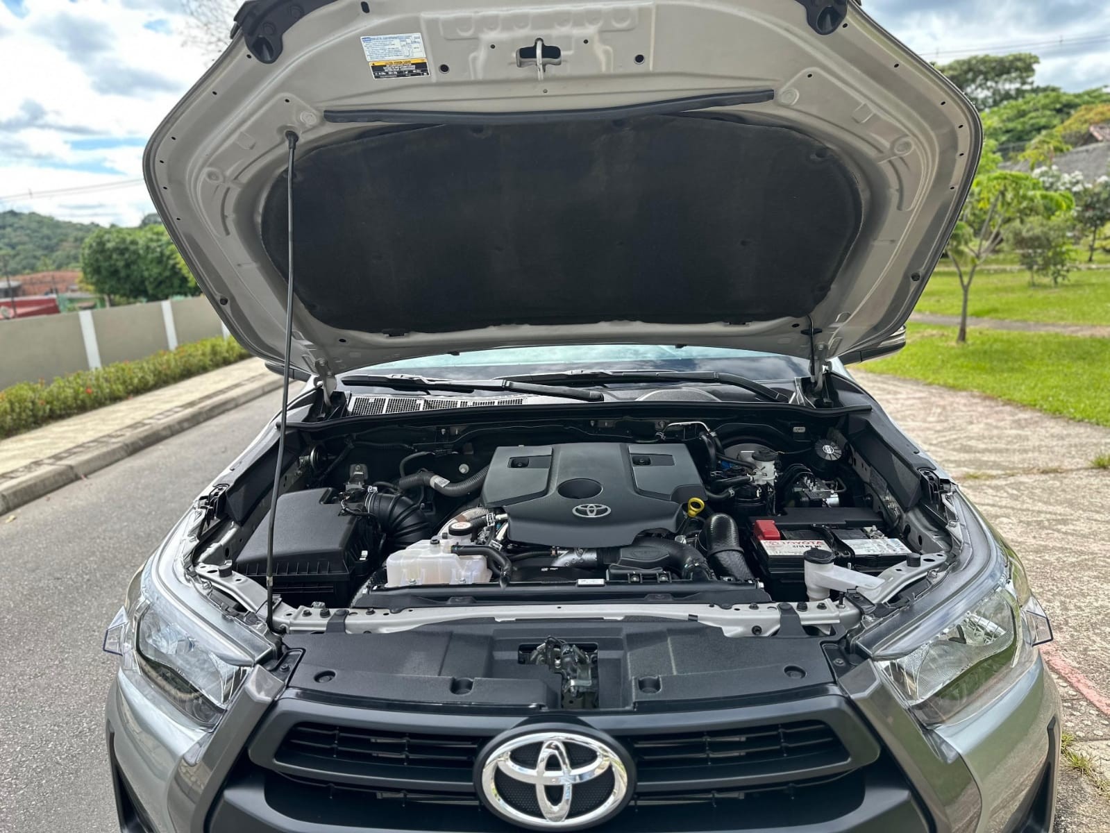 TOYOTA HILUX 2023